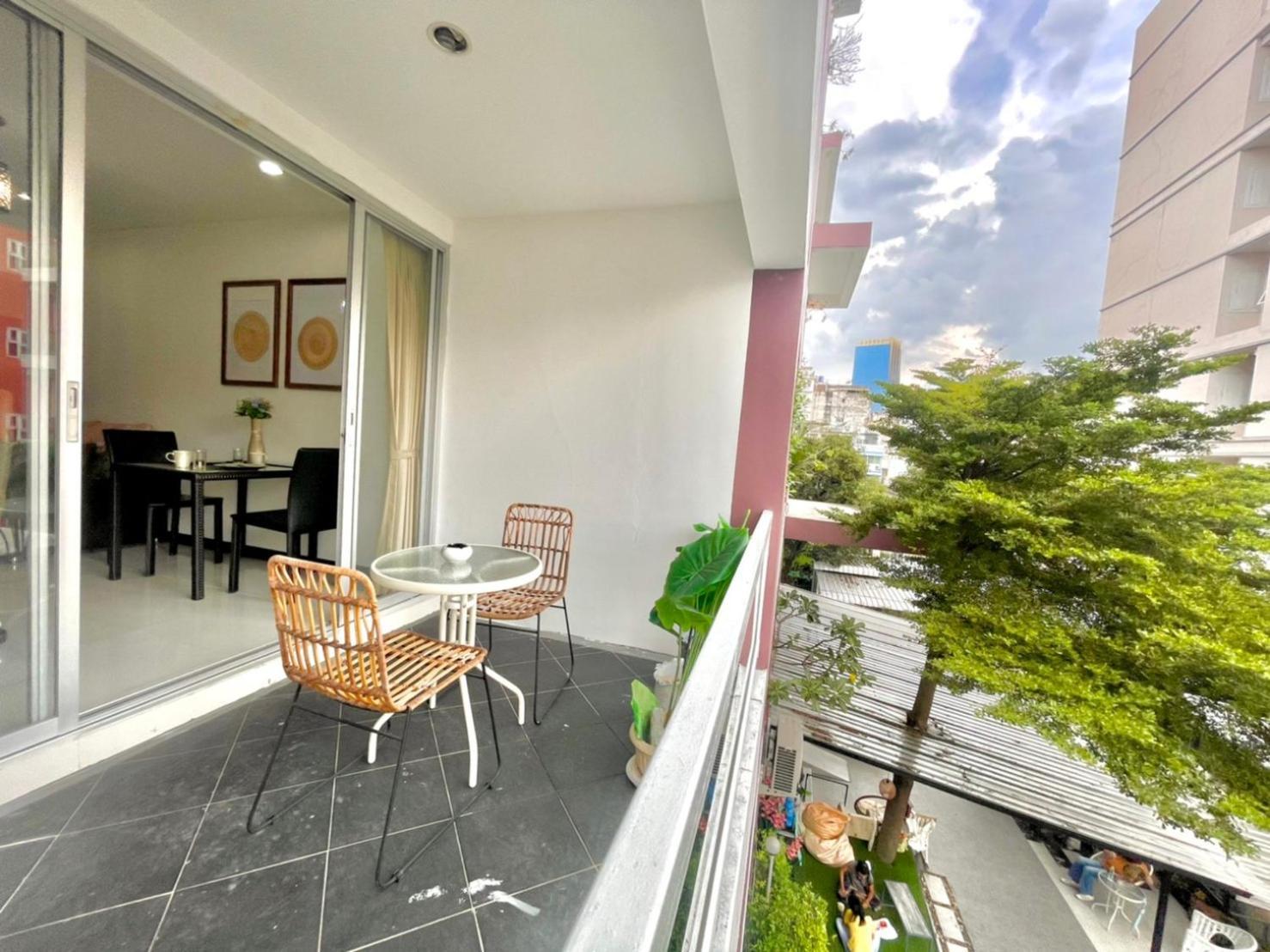 Baan Sabai Rama IV Apartment Бангкок Экстерьер фото