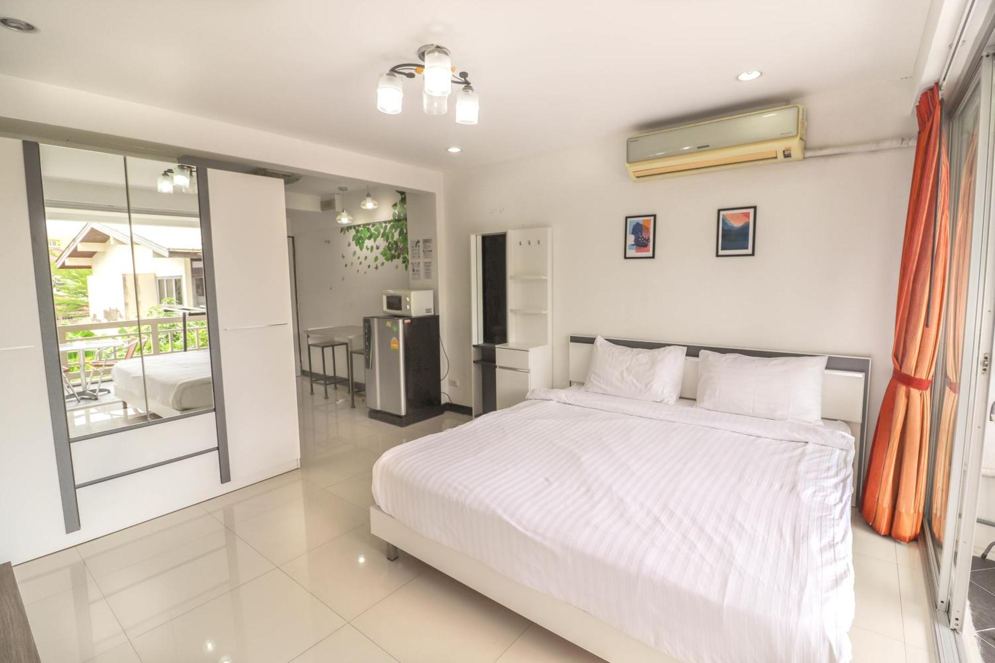 Baan Sabai Rama IV Apartment Бангкок Экстерьер фото