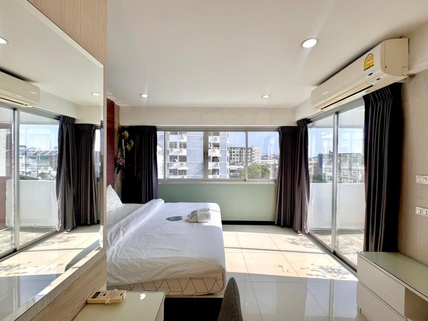 Baan Sabai Rama IV Apartment Бангкок Экстерьер фото